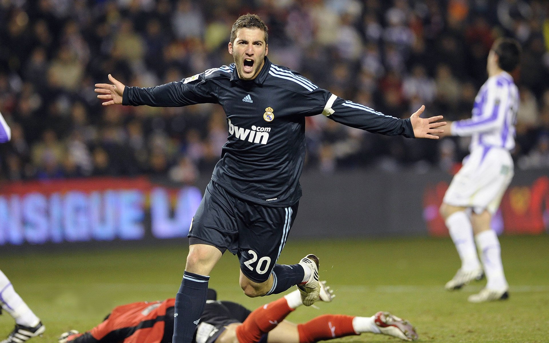 “明星战神再临!最炙手可热的投手与击球手全场对抗”,投球手是什么意思