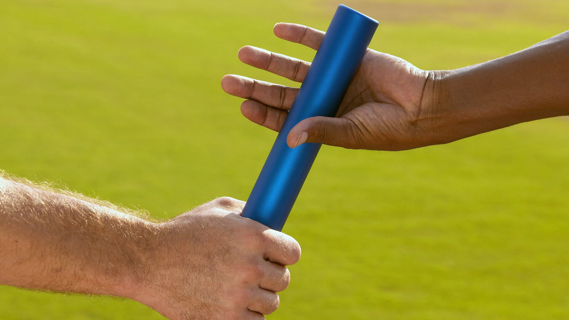 特色篮球文化与城市夜景相结合,建设“夜间体育新地标”,关于夜间篮球场的环境描写